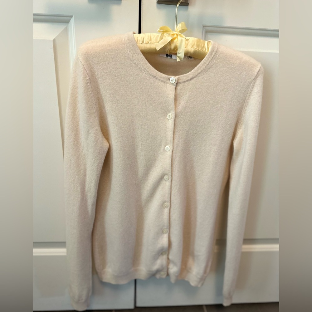 Uniqlo 100% cashmere cream color button up cardigan size small